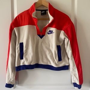 Sporty & cosy Nike half zip cropped jacket